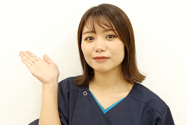 案内するスタッフ